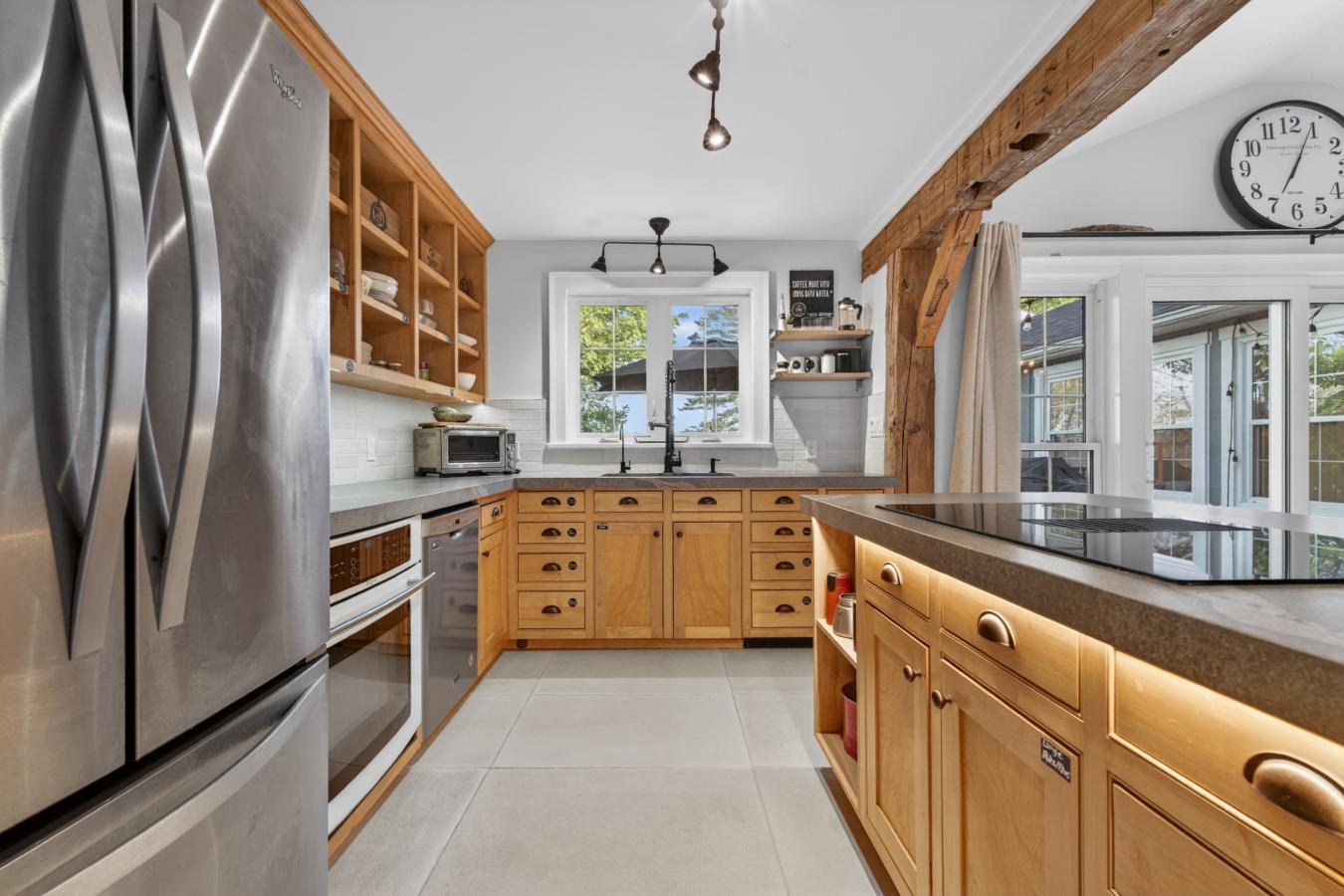 Bath, Lennox & Addington, K0H 1G0, Canada, 7 Bedrooms Bedrooms, ,4 BathroomsBathrooms,Residential,For Sale,2049828