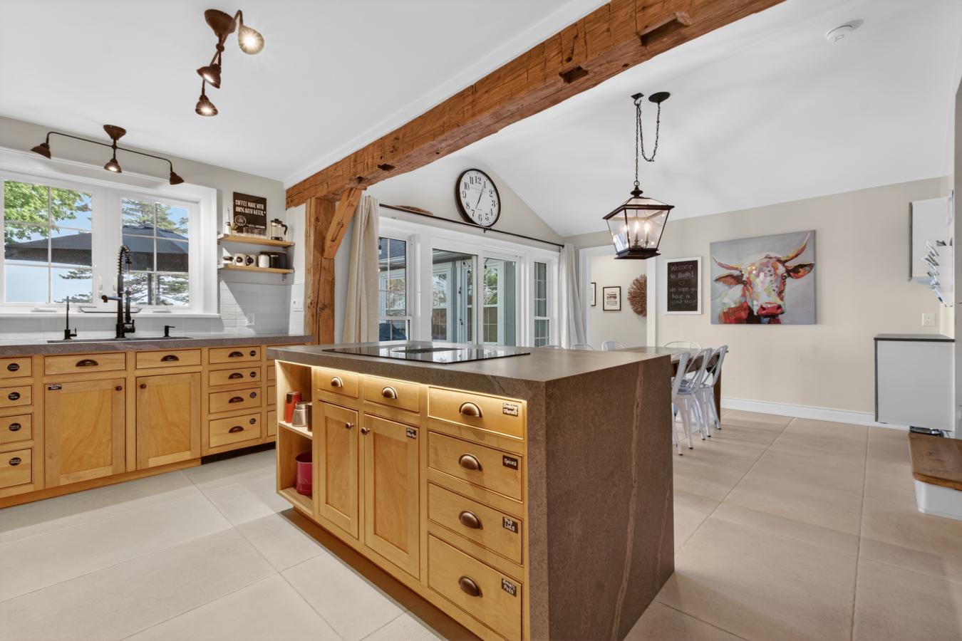 Bath, Lennox & Addington, K0H 1G0, Canada, 7 Bedrooms Bedrooms, ,4 BathroomsBathrooms,Residential,For Sale,2049828