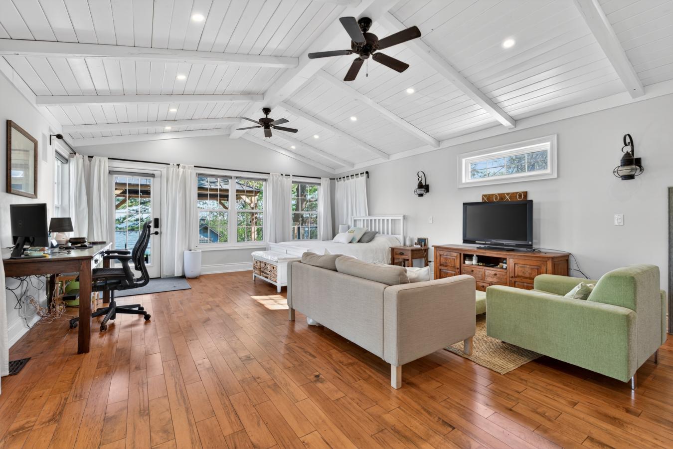 Bath, Lennox & Addington, K0H 1G0, Canada, 7 Bedrooms Bedrooms, ,4 BathroomsBathrooms,Residential,For Sale,2049828
