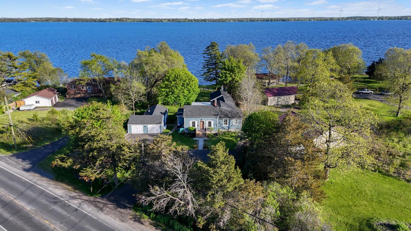 Bath, Lennox & Addington, K0H 1G0, Canada, 7 Bedrooms Bedrooms, ,4 BathroomsBathrooms,Residential,For Sale,2049828