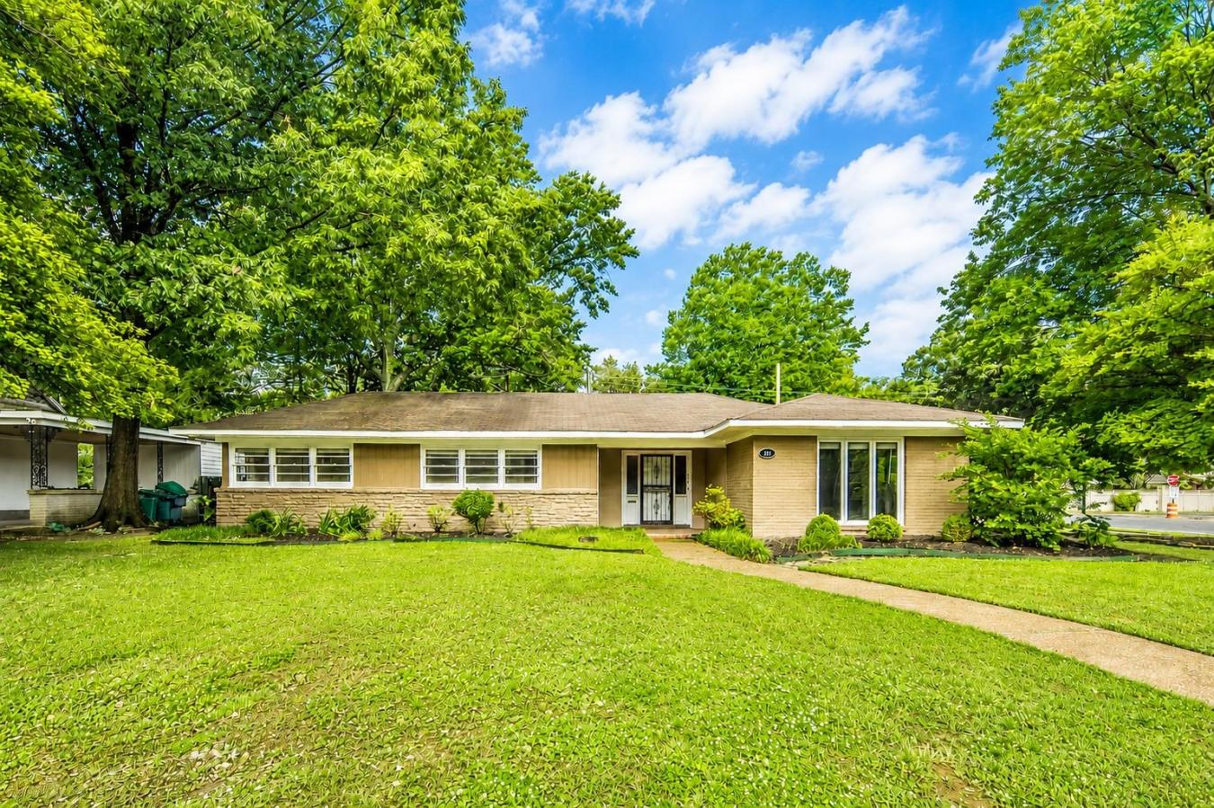 Tucked within the established beauty of East Memphis sought-after Pidg – image 1