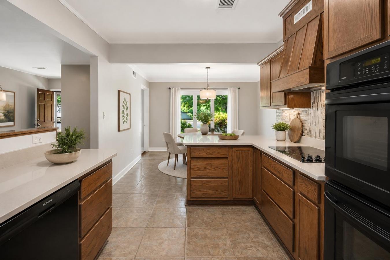 Tucked within the established beauty of East Memphis sought-after Pidg – image 10