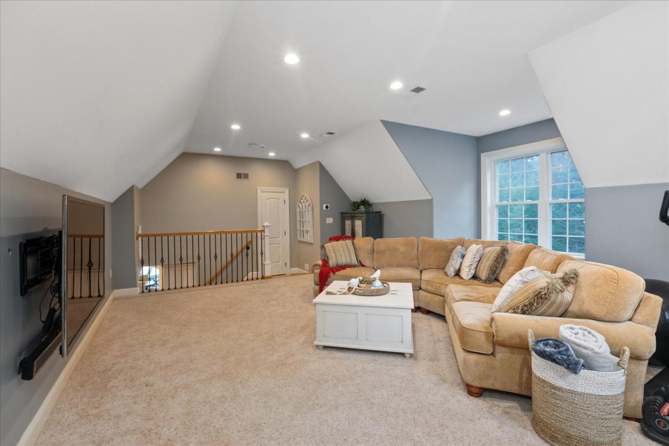 Rindge, New Hampshire, 03461, United States, 3 Bedrooms Bedrooms, ,2 BathroomsBathrooms,Residential,For Sale,2049820