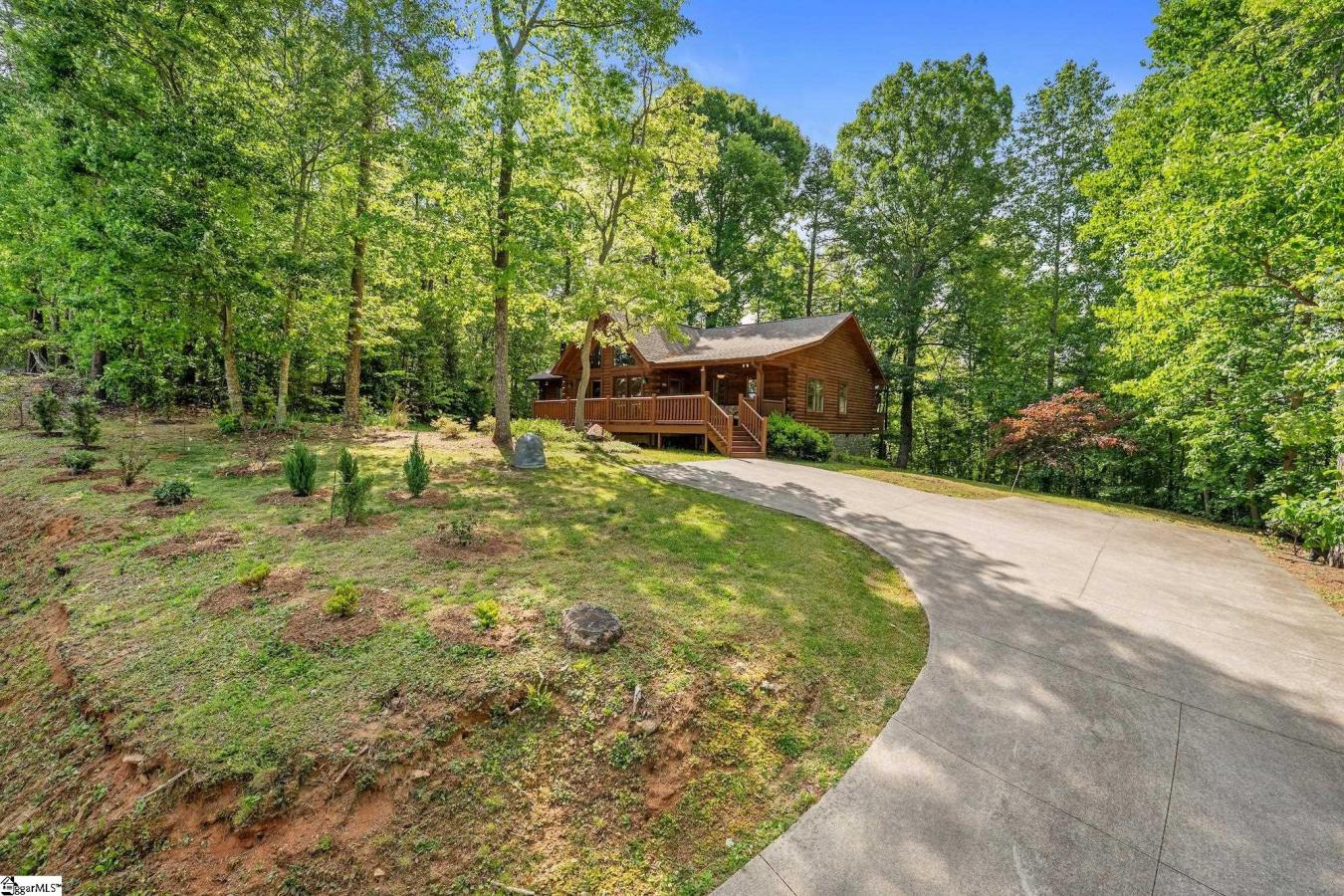 Tucked away in the peaceful mountains of Travelers Rest, this stunning – image 3