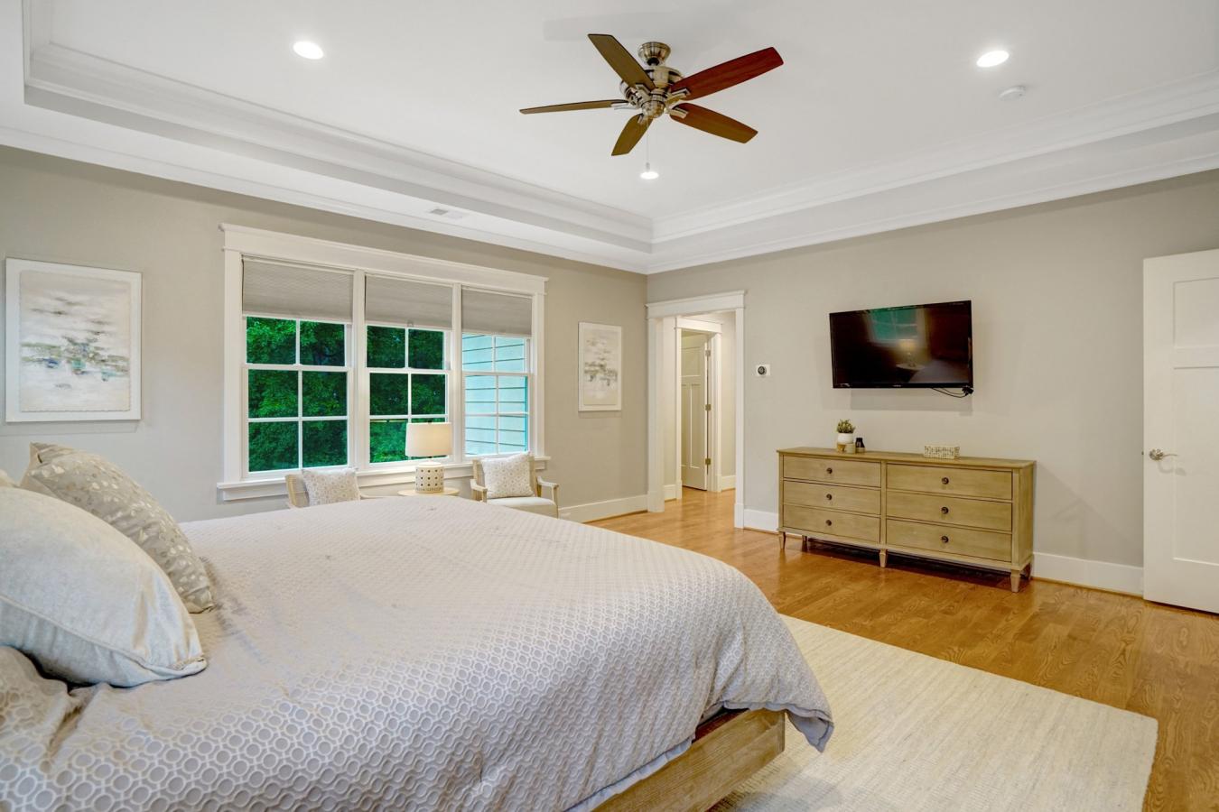 Arlington, Virginia, 22207, United States, 5 Bedrooms Bedrooms, ,4 BathroomsBathrooms,Residential,For Sale,2049807