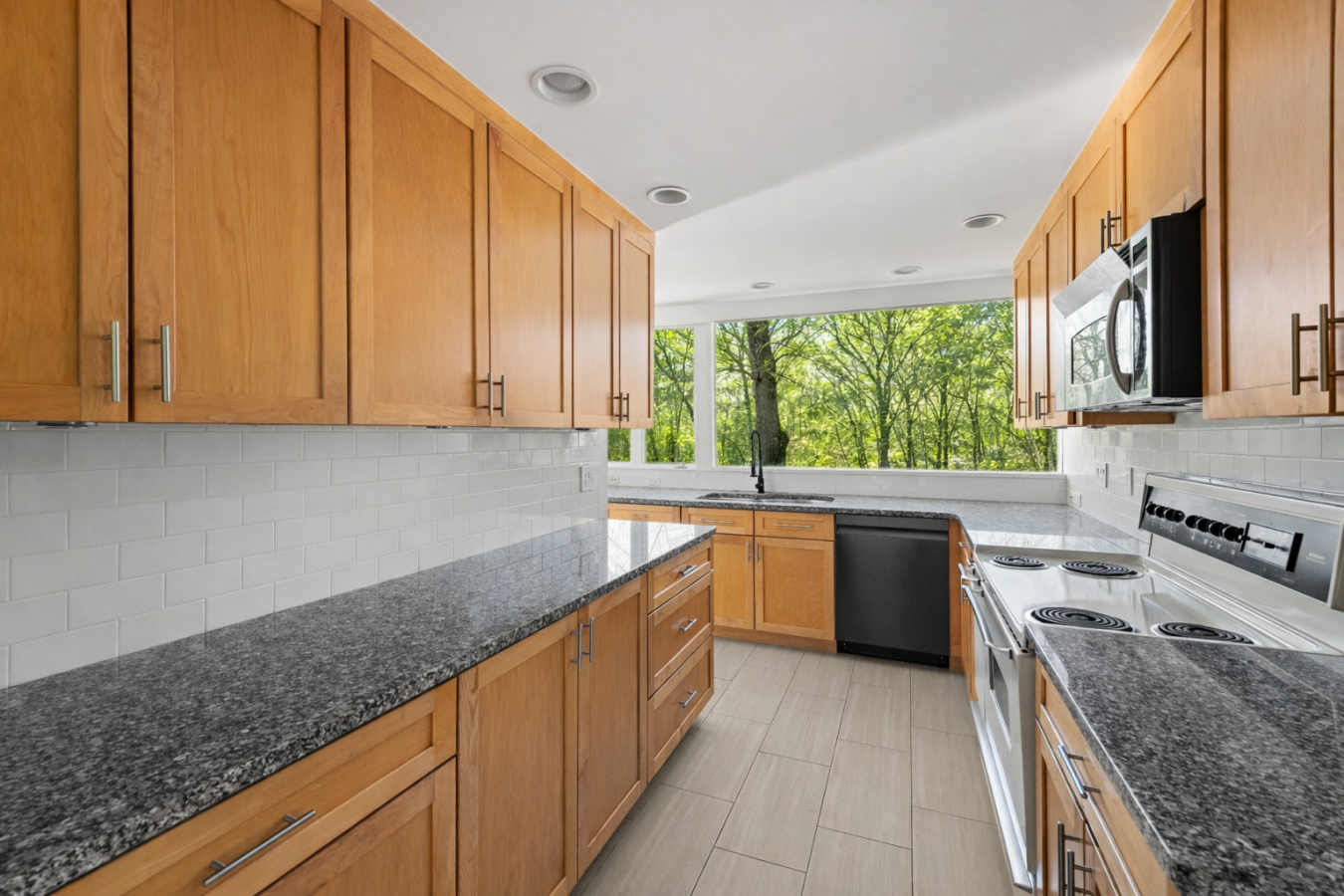Weston, Connecticut, 06883, United States, 3 Bedrooms Bedrooms, ,2 BathroomsBathrooms,Residential,For Sale,2049801