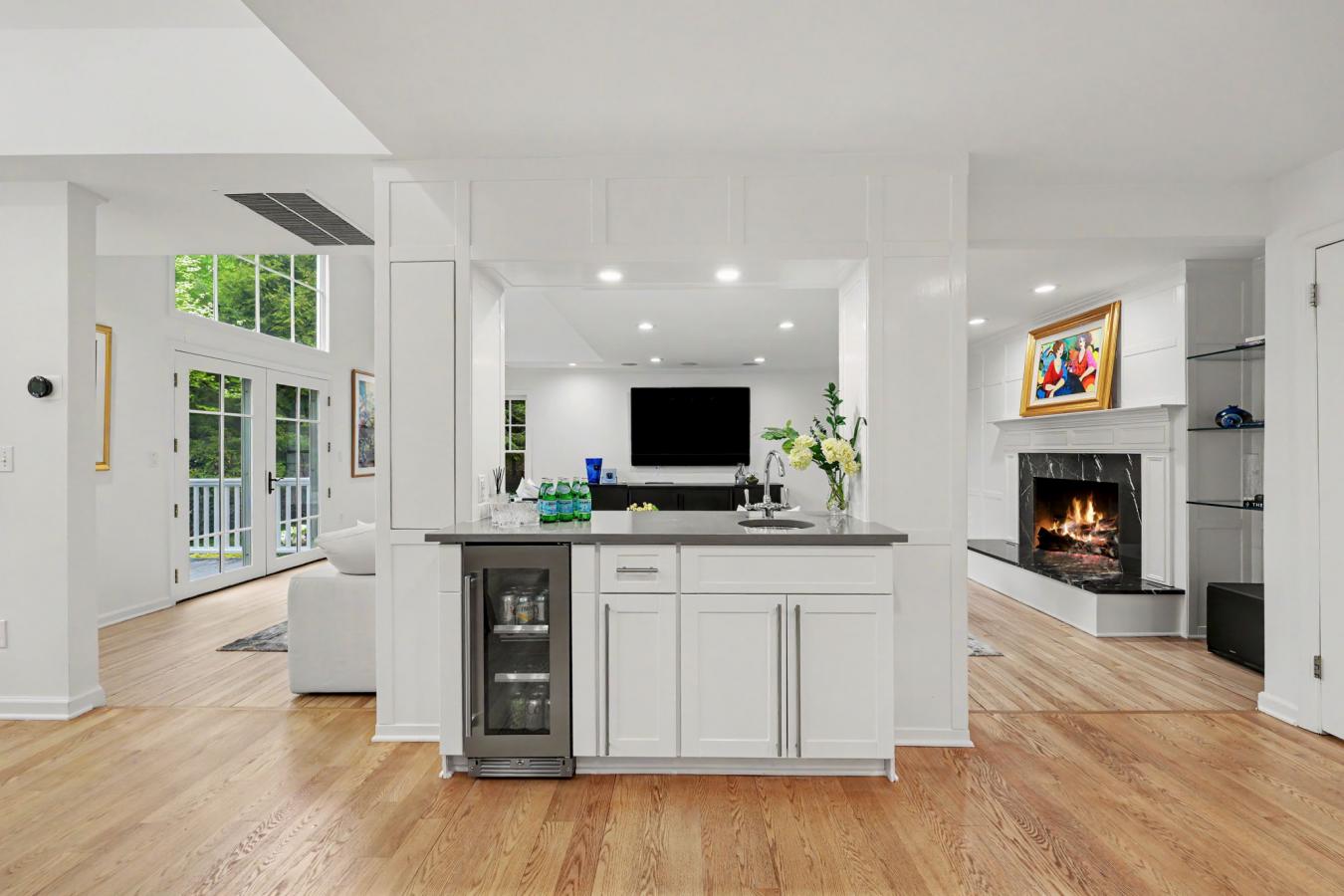 Westport, Connecticut, 06880, United States, 6 Bedrooms Bedrooms, ,6 BathroomsBathrooms,Residential,For Sale,2049789