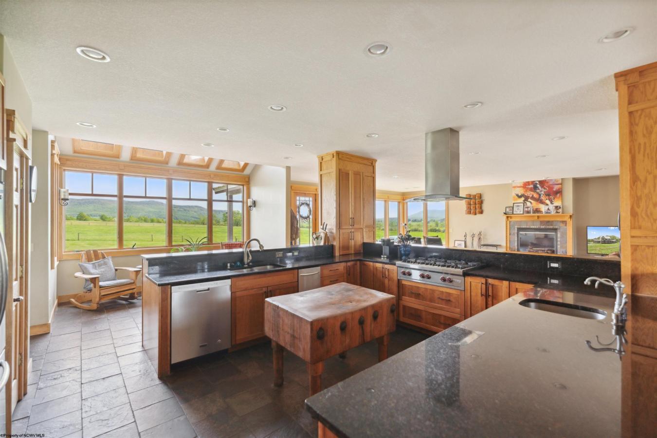 Davis, Tucker, 26260, United States, 7 Bedrooms Bedrooms, ,5 BathroomsBathrooms,Residential,For Sale,2049784