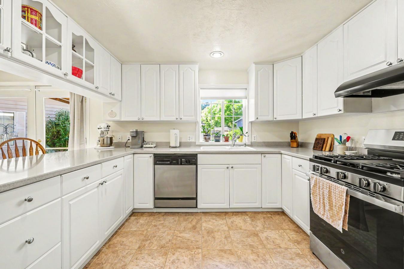 Medford, Jackson, 97504, United States, ,Residential,For Sale,2049781