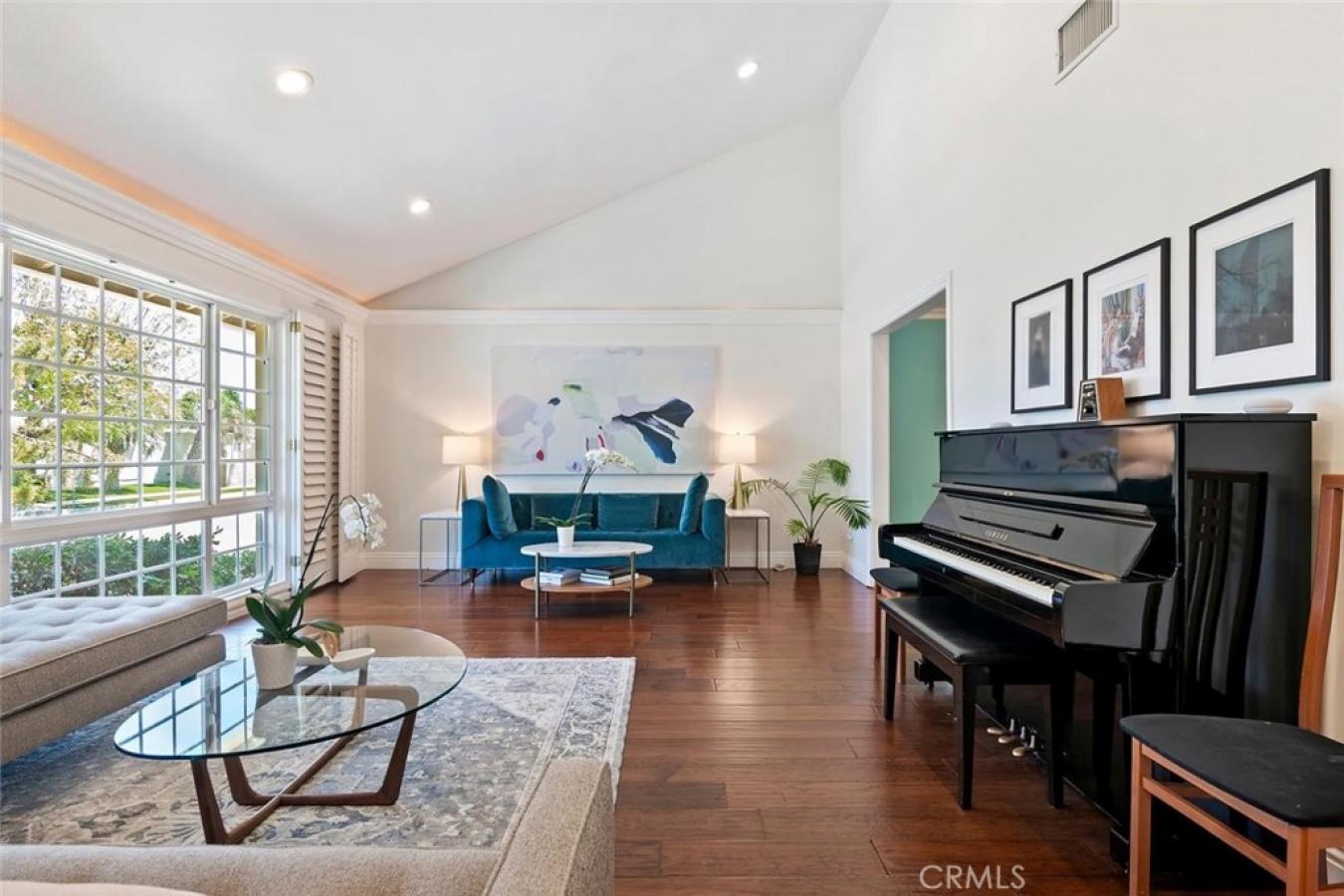 Chatsworth, Los Angeles, 91311, United States, 4 Bedrooms Bedrooms, ,3 BathroomsBathrooms,Residential,For Sale,2049780