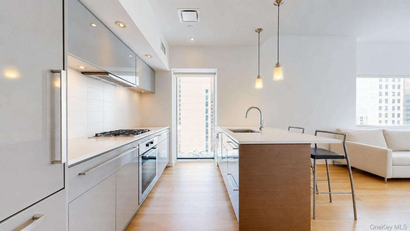New York, New York (Manhattan), 10003, United States, 2 Bedrooms Bedrooms, ,2 BathroomsBathrooms,Residential,For Sale,2049779