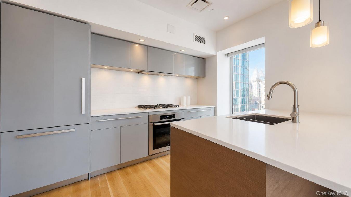 New York, New York (Manhattan), 10003, United States, 2 Bedrooms Bedrooms, ,2 BathroomsBathrooms,Residential,For Sale,2049779