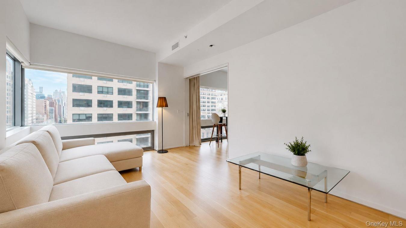 New York, New York (Manhattan), 10003, United States, 2 Bedrooms Bedrooms, ,2 BathroomsBathrooms,Residential,For Sale,2049779