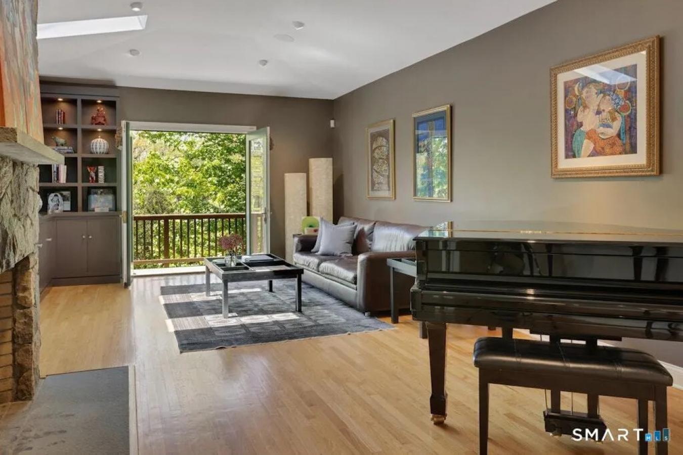 Stamford, Fairfield, 06902, United States, 6 Bedrooms Bedrooms, ,5 BathroomsBathrooms,Residential,For Sale,2049768