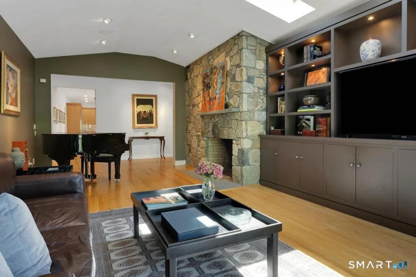 Stamford, Fairfield, 06902, United States, 6 Bedrooms Bedrooms, ,5 BathroomsBathrooms,Residential,For Sale,2049768