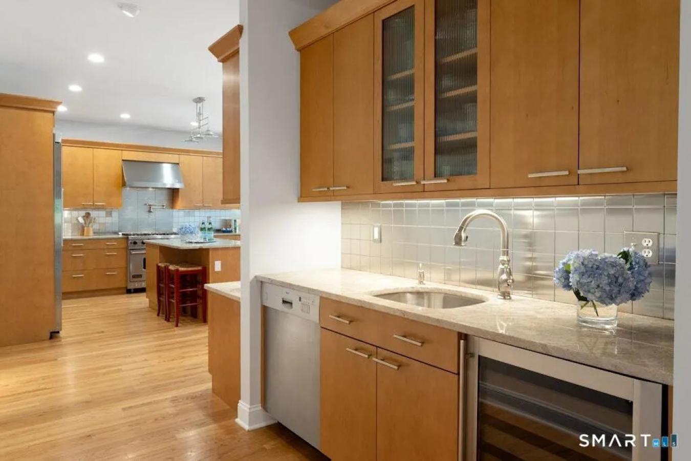 Stamford, Fairfield, 06902, United States, 6 Bedrooms Bedrooms, ,5 BathroomsBathrooms,Residential,For Sale,2049768