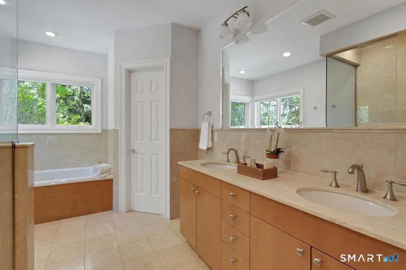 Stamford, Fairfield, 06902, United States, 6 Bedrooms Bedrooms, ,5 BathroomsBathrooms,Residential,For Sale,2049768