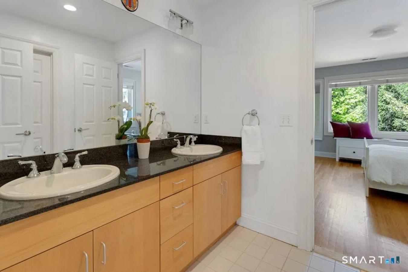 Stamford, Fairfield, 06902, United States, 6 Bedrooms Bedrooms, ,5 BathroomsBathrooms,Residential,For Sale,2049768