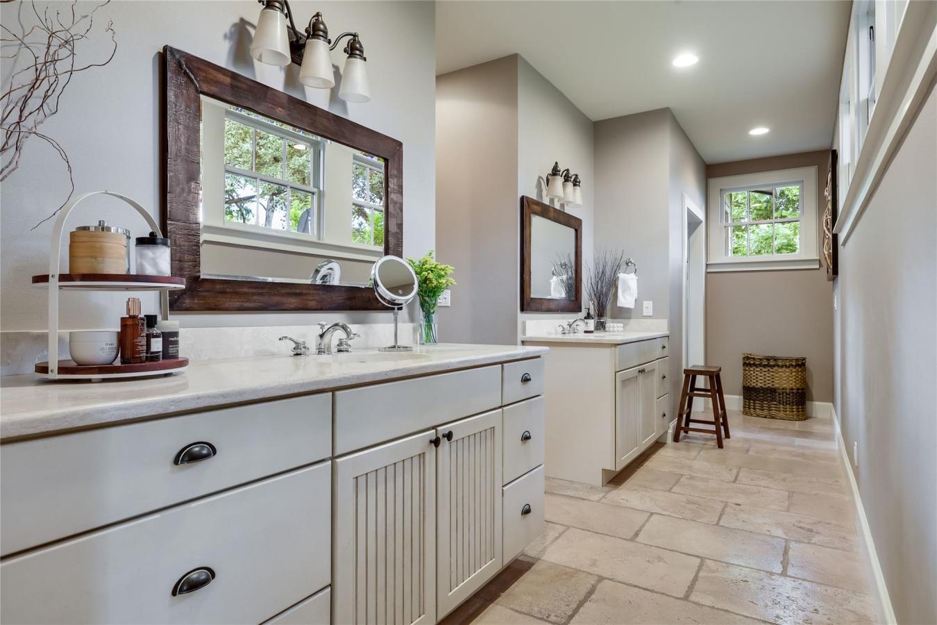 Austin, Travis, 78731, United States, 4 Bedrooms Bedrooms, ,3 BathroomsBathrooms,Residential,For Sale,2049758