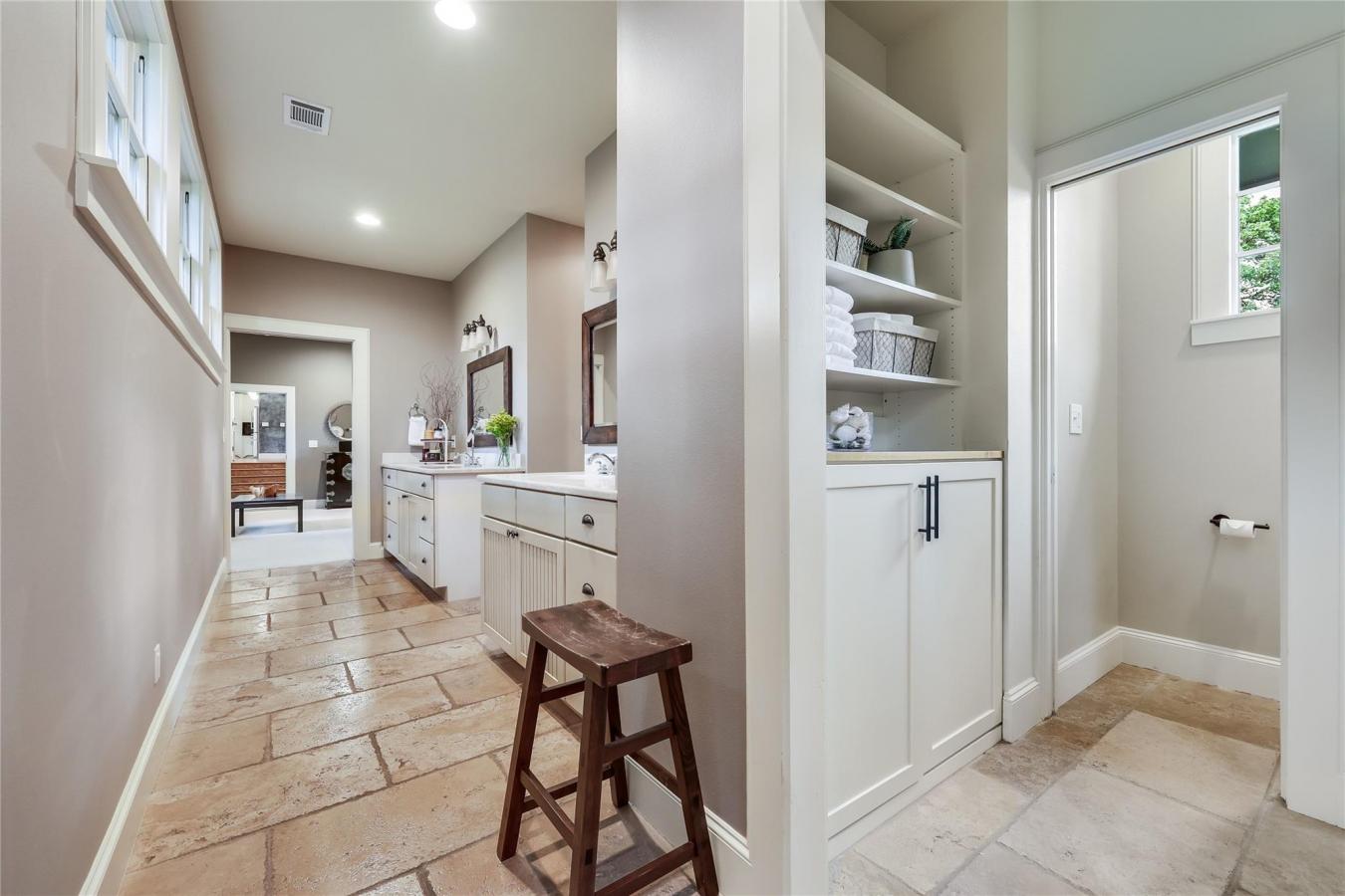 Austin, Travis, 78731, United States, 4 Bedrooms Bedrooms, ,3 BathroomsBathrooms,Residential,For Sale,2049758