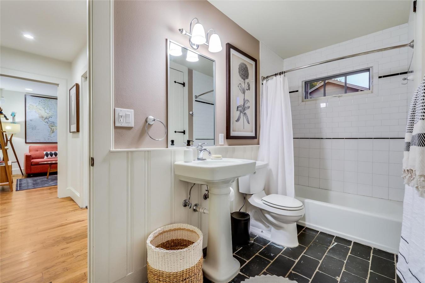 Austin, Travis, 78731, United States, 4 Bedrooms Bedrooms, ,3 BathroomsBathrooms,Residential,For Sale,2049758