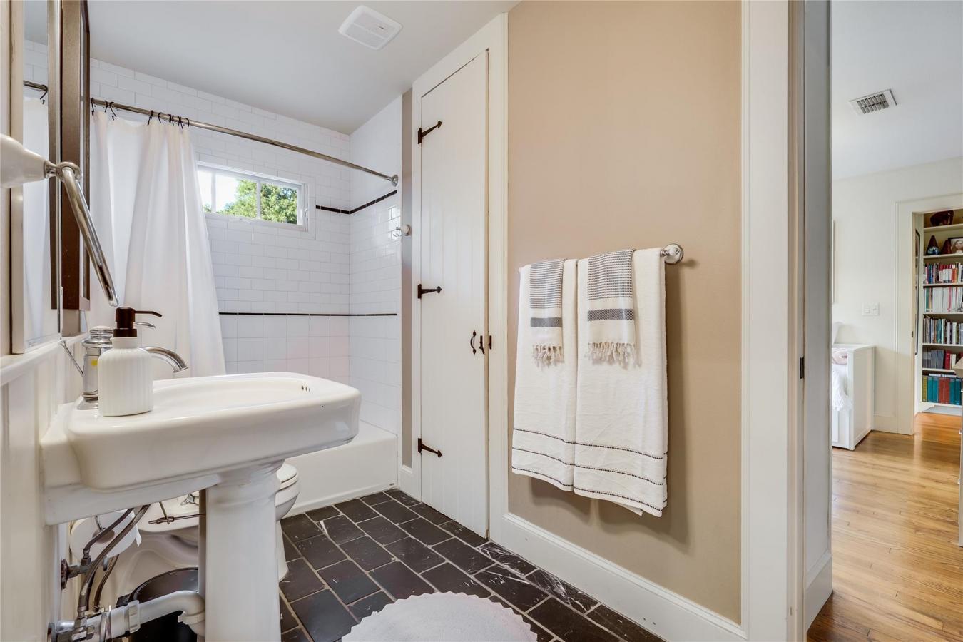 Austin, Travis, 78731, United States, 4 Bedrooms Bedrooms, ,3 BathroomsBathrooms,Residential,For Sale,2049758