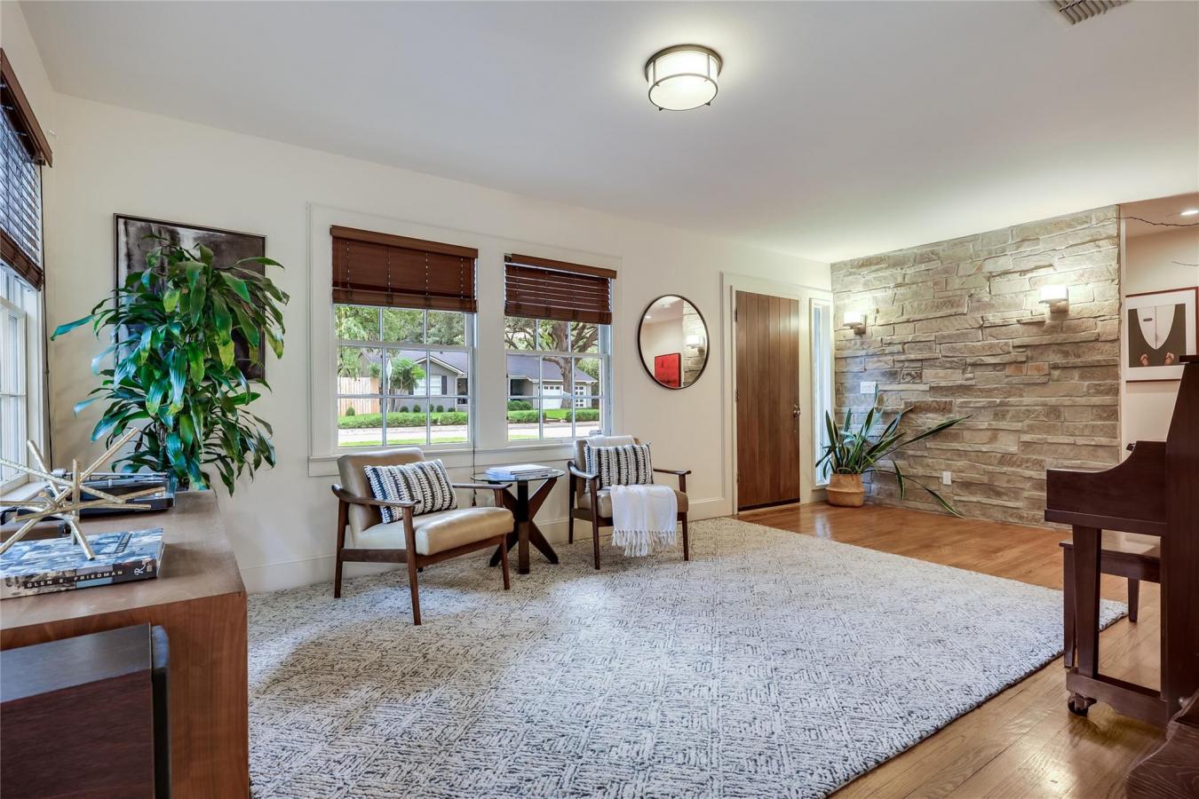 Austin, Travis, 78731, United States, 4 Bedrooms Bedrooms, ,3 BathroomsBathrooms,Residential,For Sale,2049758