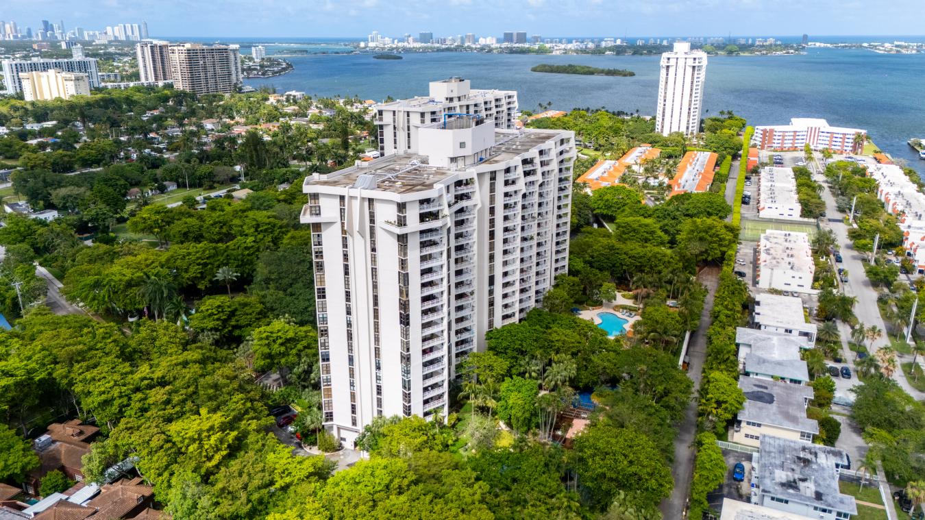 Beautifully updated oversized corner residence featuring an open-conce – image 2