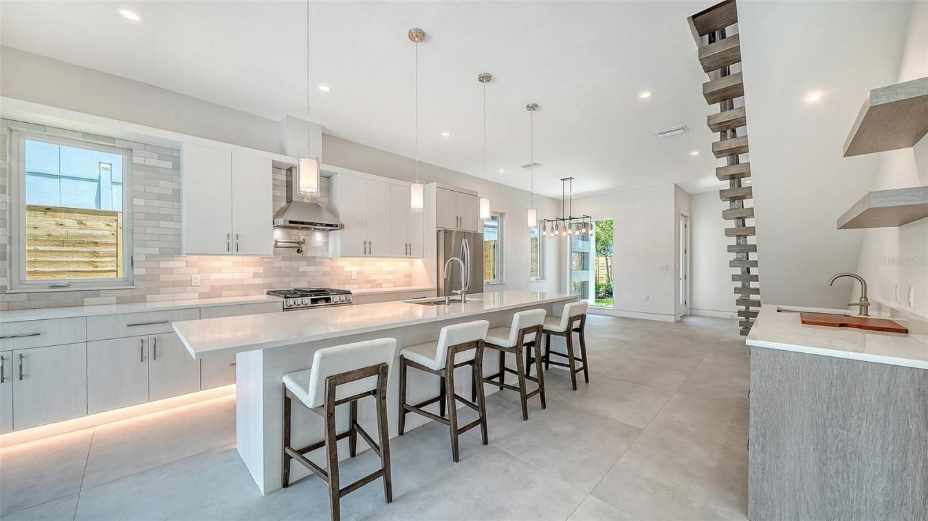 Sarasota, Sarasota, 34231, United States, 4 Bedrooms Bedrooms, ,3 BathroomsBathrooms,Residential,For Sale,2049727