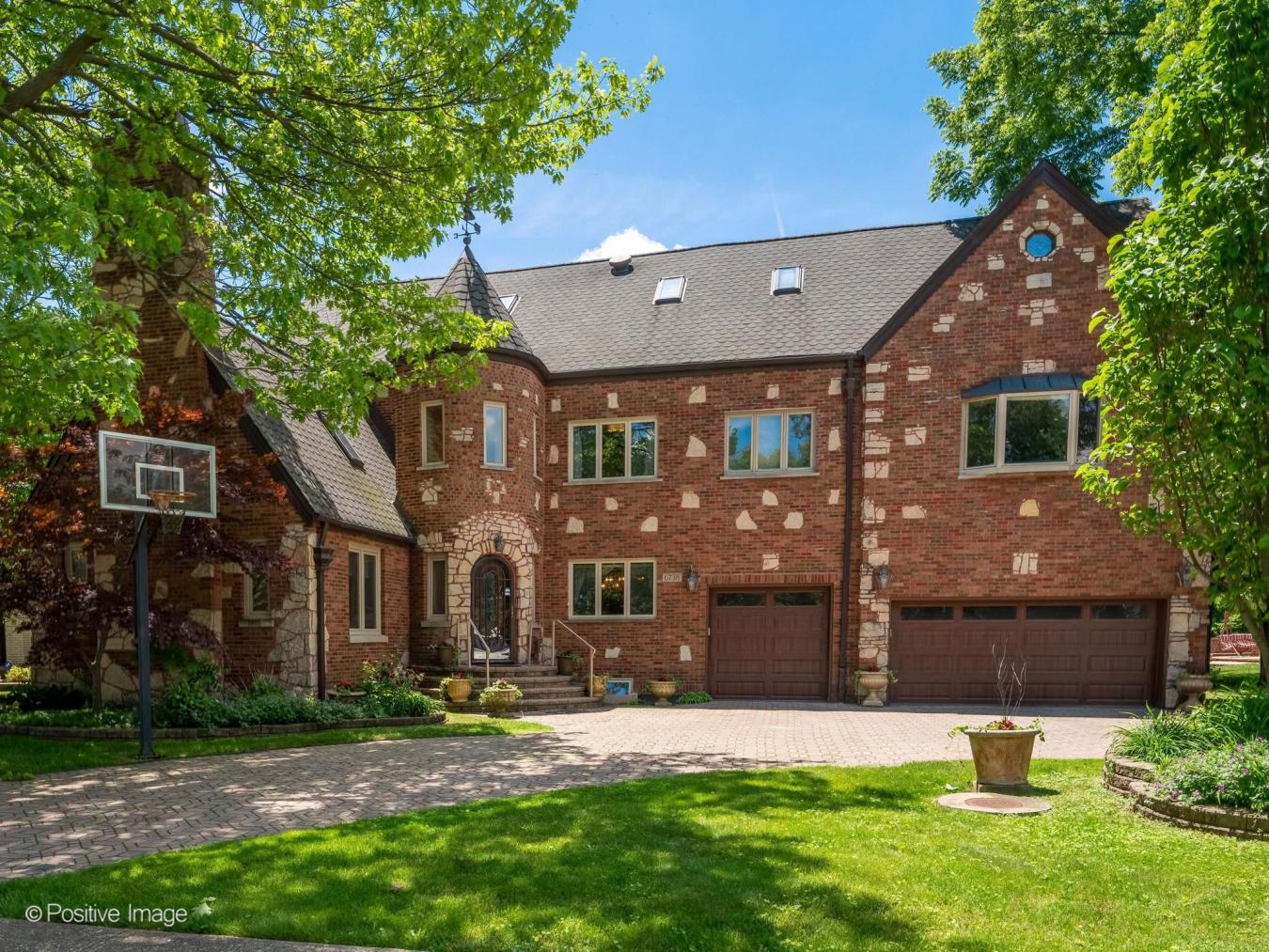 Lincolnwood, Illinois, 60712, United States, 7 Bedrooms Bedrooms, ,4 BathroomsBathrooms,Residential,For Sale,2049724