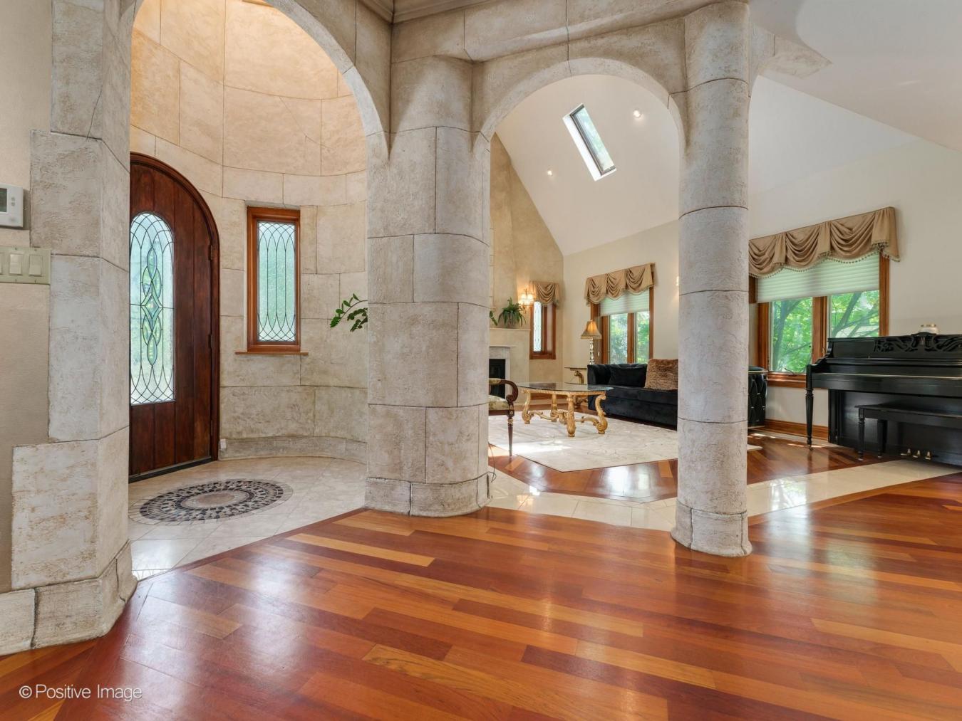 Lincolnwood, Illinois, 60712, United States, 7 Bedrooms Bedrooms, ,4 BathroomsBathrooms,Residential,For Sale,2049724