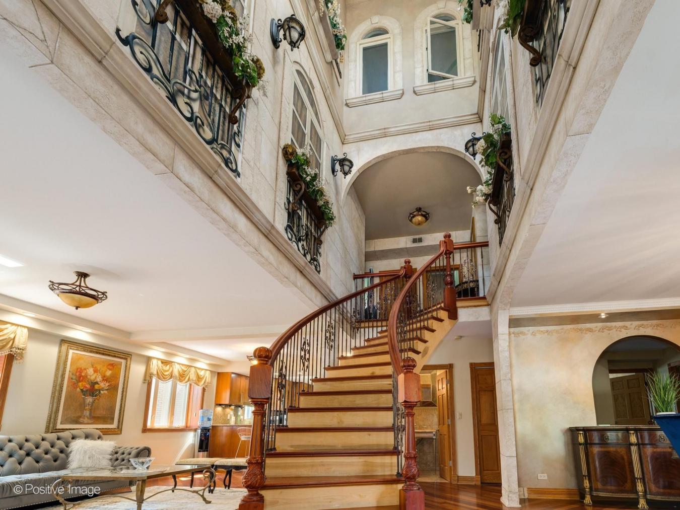 Lincolnwood, Illinois, 60712, United States, 7 Bedrooms Bedrooms, ,4 BathroomsBathrooms,Residential,For Sale,2049724