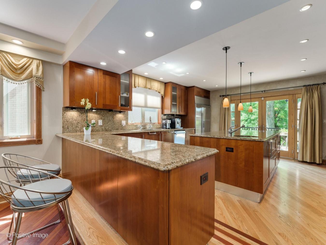 Lincolnwood, Illinois, 60712, United States, 7 Bedrooms Bedrooms, ,4 BathroomsBathrooms,Residential,For Sale,2049724