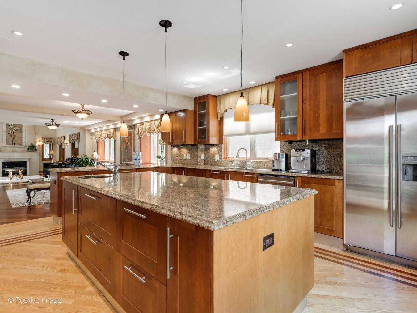 Lincolnwood, Illinois, 60712, United States, 7 Bedrooms Bedrooms, ,4 BathroomsBathrooms,Residential,For Sale,2049724