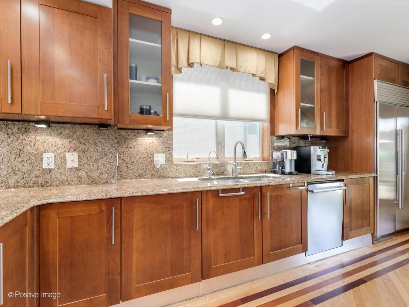 Lincolnwood, Illinois, 60712, United States, 7 Bedrooms Bedrooms, ,4 BathroomsBathrooms,Residential,For Sale,2049724