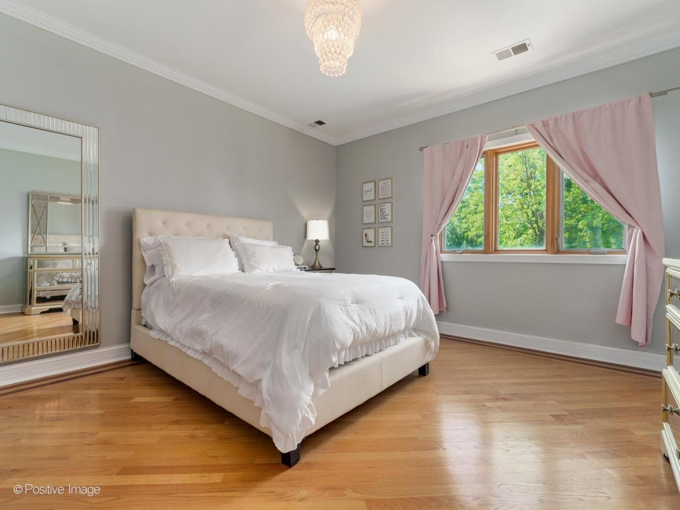 Lincolnwood, Illinois, 60712, United States, 7 Bedrooms Bedrooms, ,4 BathroomsBathrooms,Residential,For Sale,2049724