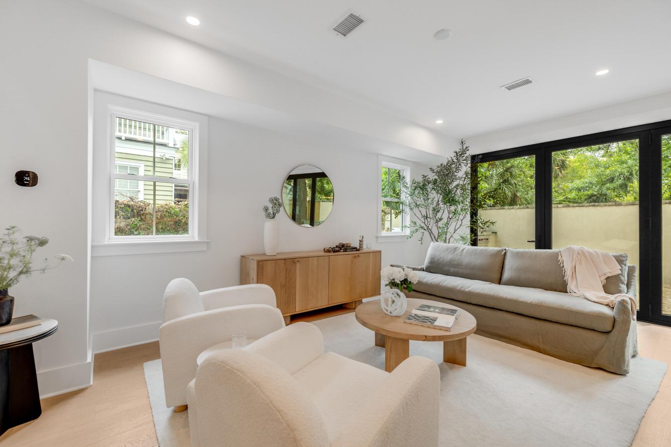 Charleston, Charleston, 29403, United States, ,Residential,For Sale,2049721