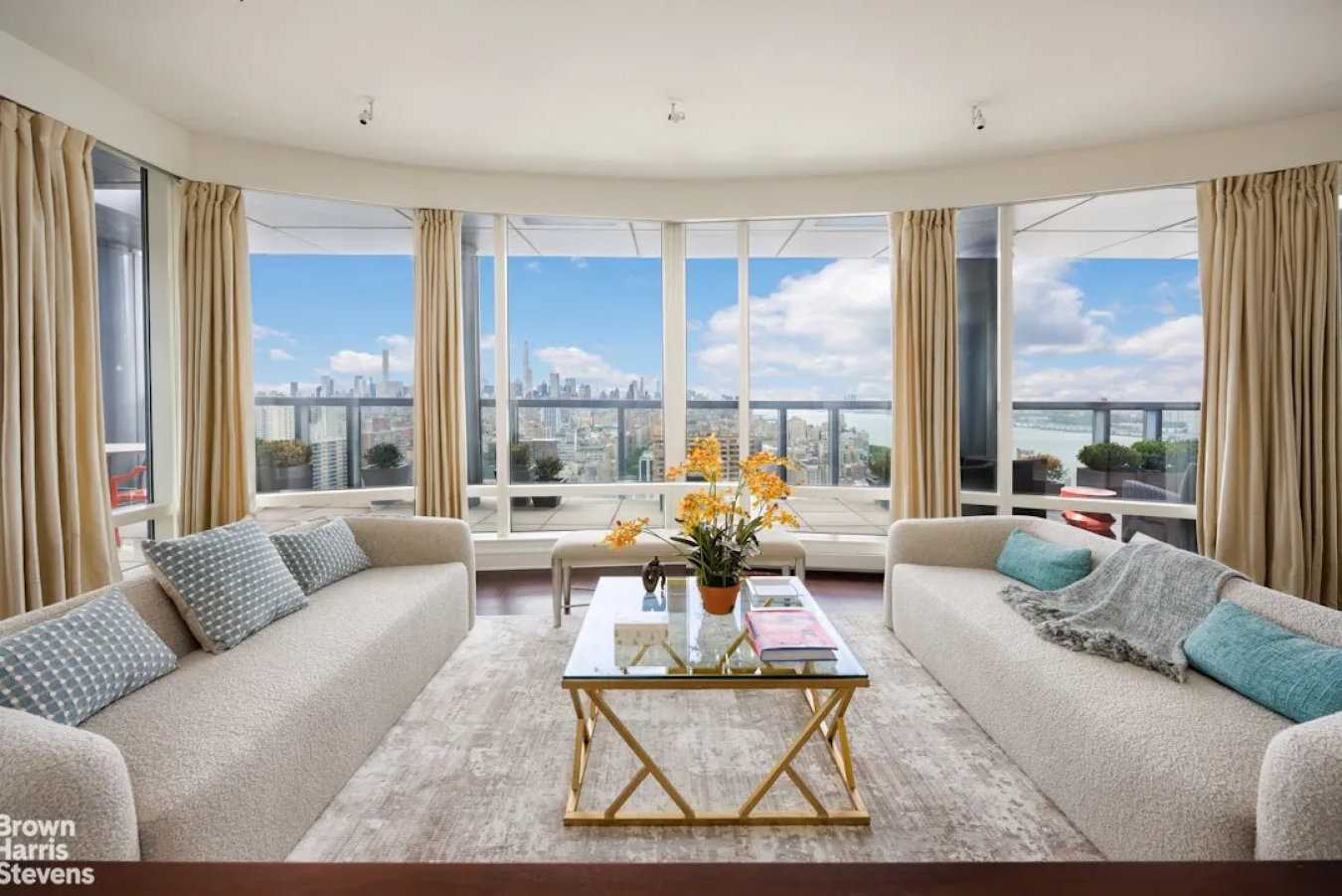 New York, New York, 10025, United States, 6 Bedrooms Bedrooms, ,6 BathroomsBathrooms,Residential,For Sale,2049718