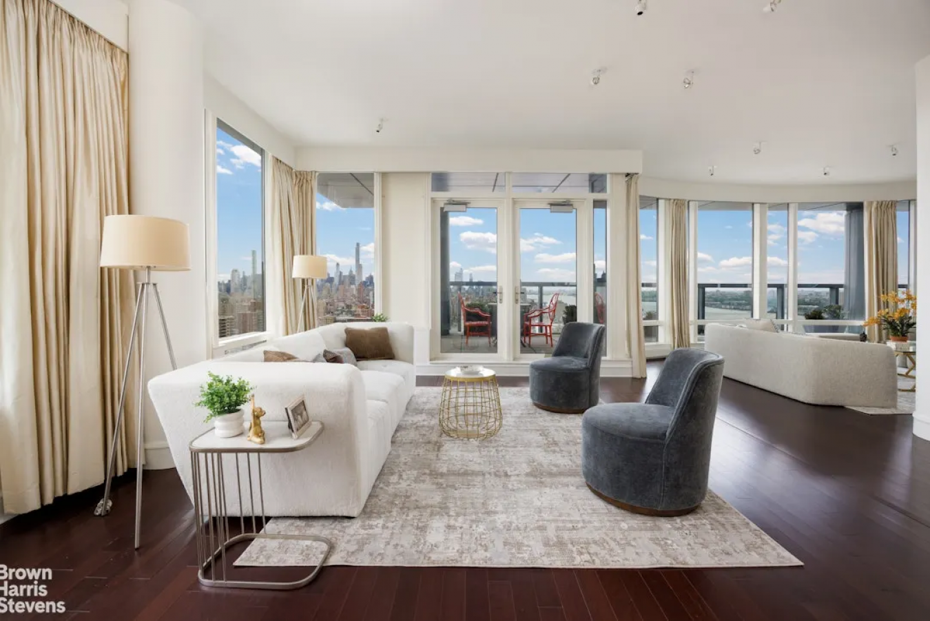 New York, New York, 10025, United States, 6 Bedrooms Bedrooms, ,6 BathroomsBathrooms,Residential,For Sale,2049718