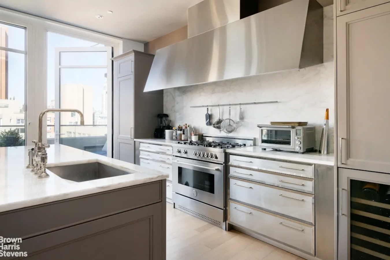 New York, New York, 10075, United States, 4 Bedrooms Bedrooms, ,4 BathroomsBathrooms,Residential,For Sale,2049713