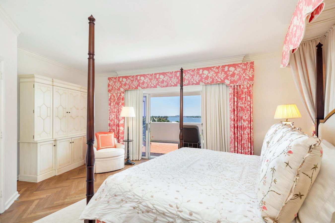 Palm Beach, Florida, 33480, United States, 3 Bedrooms Bedrooms, ,3 BathroomsBathrooms,Residential,For Sale,2049711