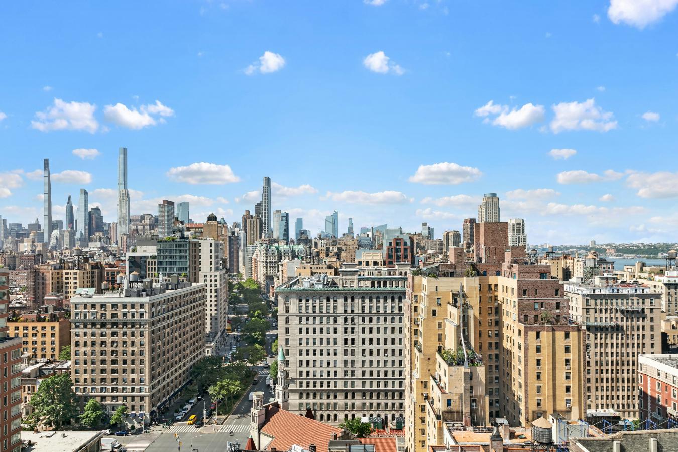 New York, New York, 10024, United States, 4 Bedrooms Bedrooms, ,3 BathroomsBathrooms,Residential,For Sale,2049708