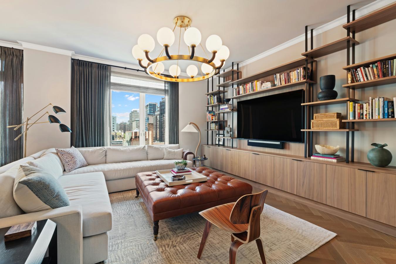 New York, New York, 10024, United States, 4 Bedrooms Bedrooms, ,3 BathroomsBathrooms,Residential,For Sale,2049708