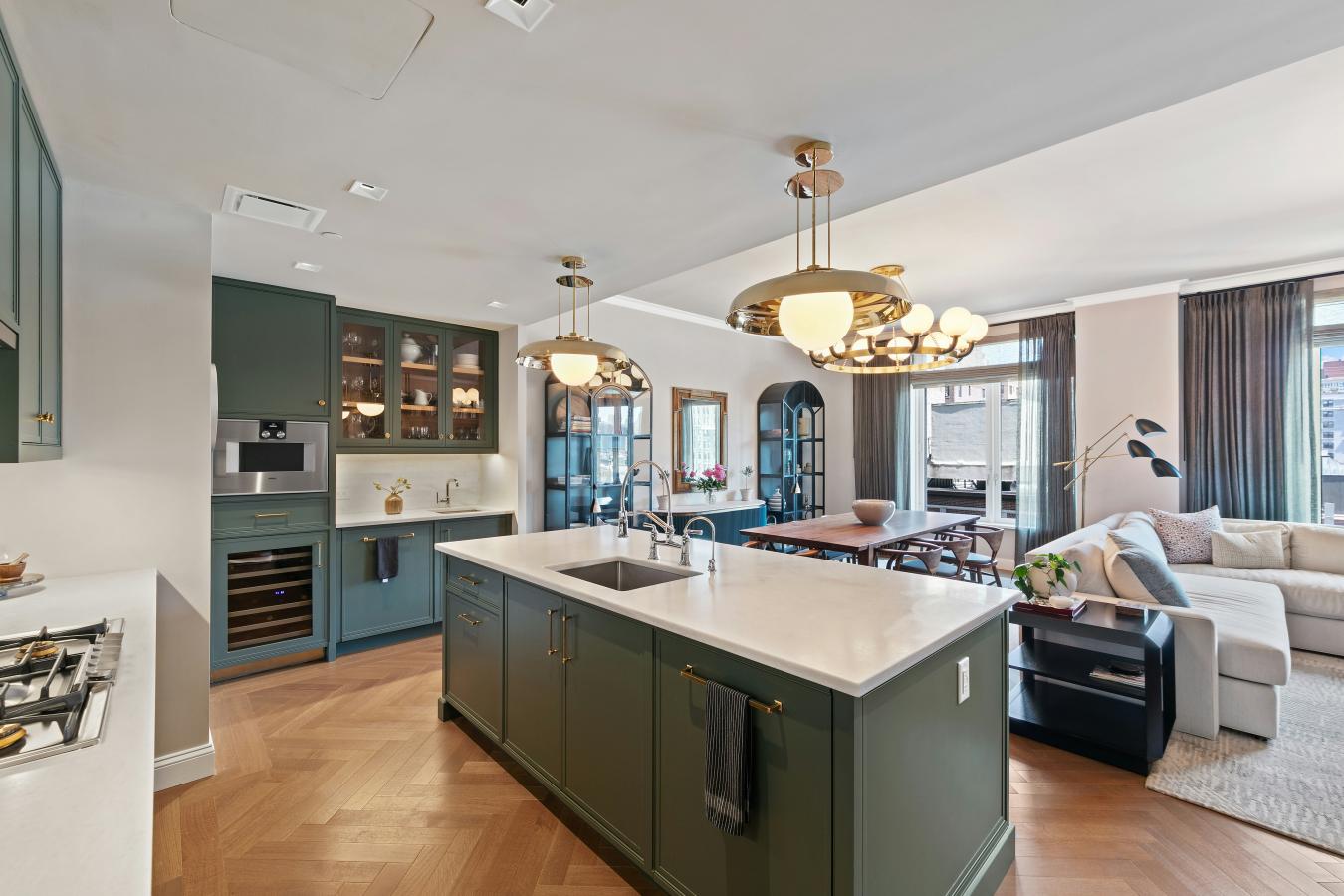 New York, New York, 10024, United States, 4 Bedrooms Bedrooms, ,3 BathroomsBathrooms,Residential,For Sale,2049708