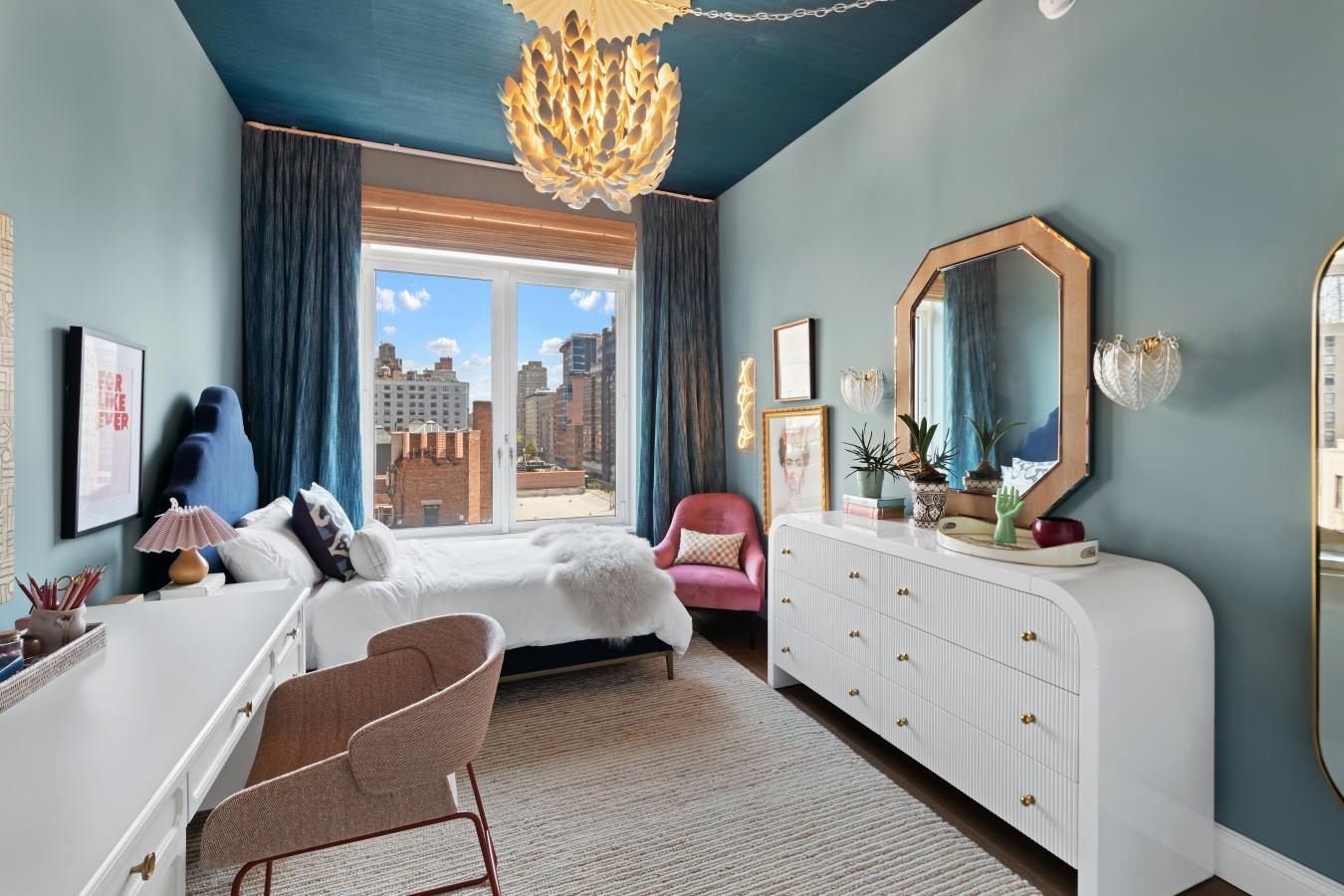 New York, New York, 10024, United States, 4 Bedrooms Bedrooms, ,3 BathroomsBathrooms,Residential,For Sale,2049708