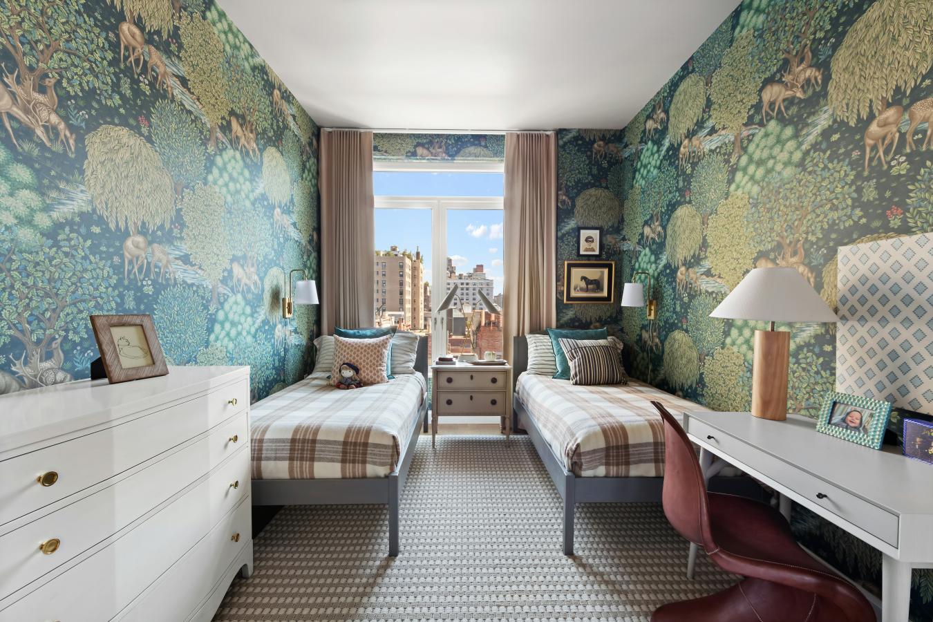 New York, New York, 10024, United States, 4 Bedrooms Bedrooms, ,3 BathroomsBathrooms,Residential,For Sale,2049708