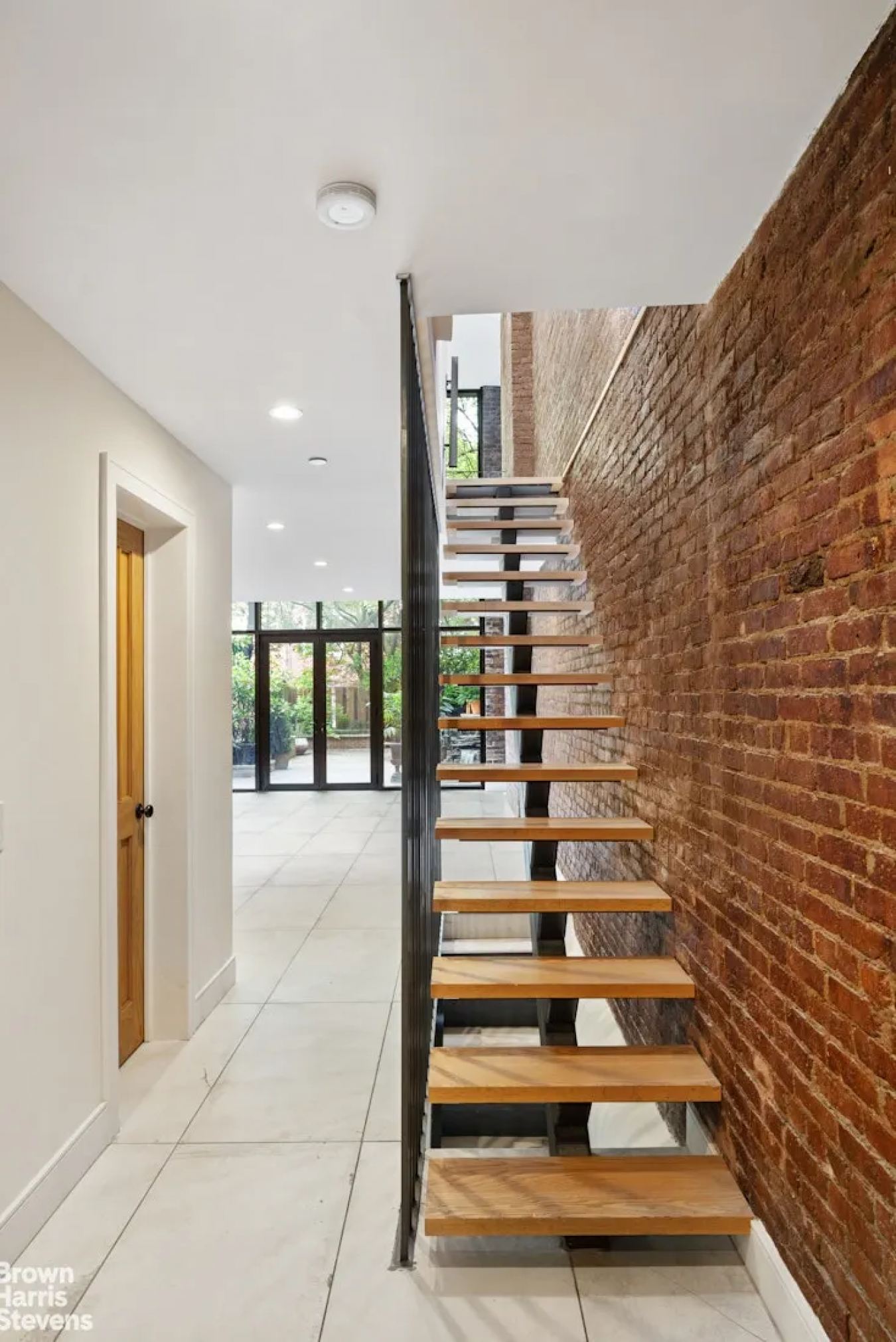 New York, New York, 10025, United States, 5 Bedrooms Bedrooms, ,4 BathroomsBathrooms,Residential,For Sale,2049706