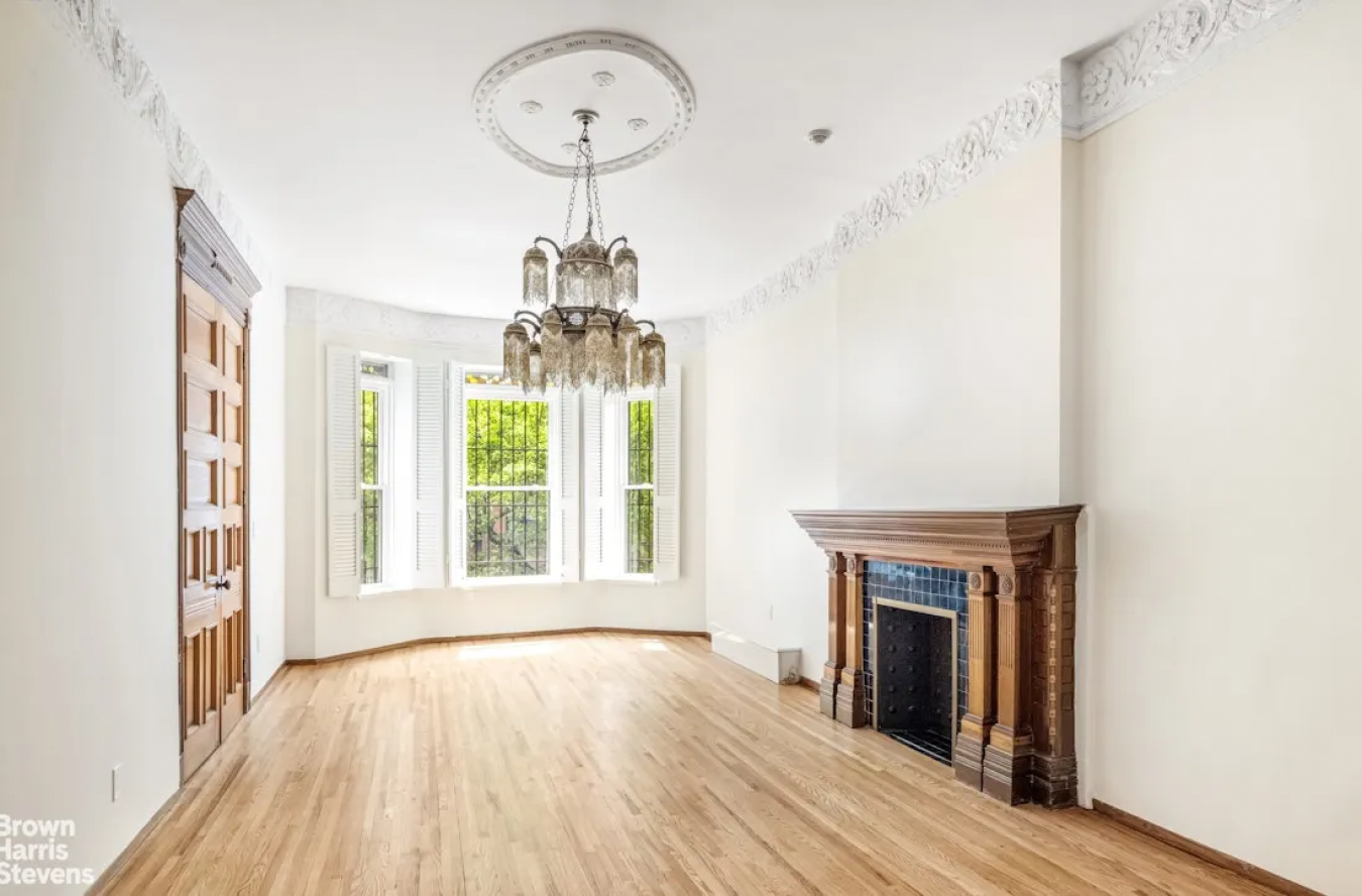 New York, New York, 10025, United States, 5 Bedrooms Bedrooms, ,4 BathroomsBathrooms,Residential,For Sale,2049706