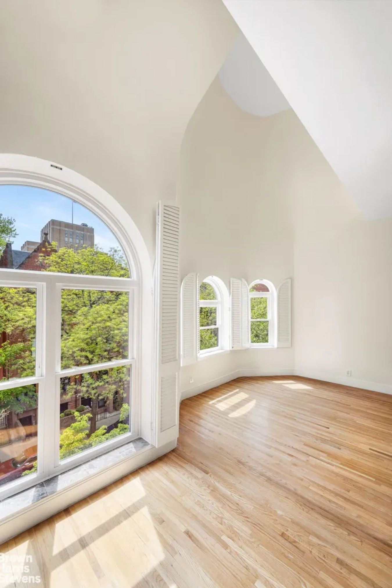 New York, New York, 10025, United States, 5 Bedrooms Bedrooms, ,4 BathroomsBathrooms,Residential,For Sale,2049706
