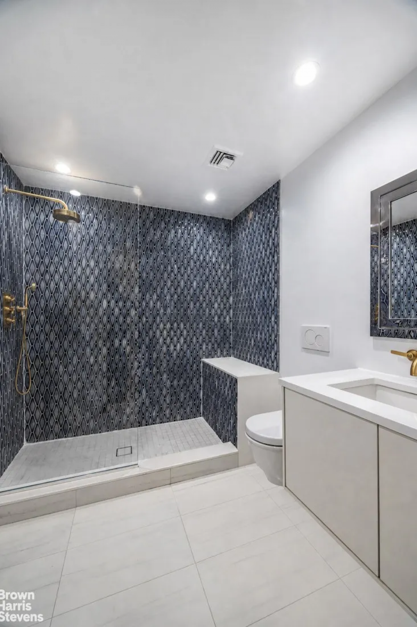 New York, New York, 10025, United States, 5 Bedrooms Bedrooms, ,4 BathroomsBathrooms,Residential,For Sale,2049706